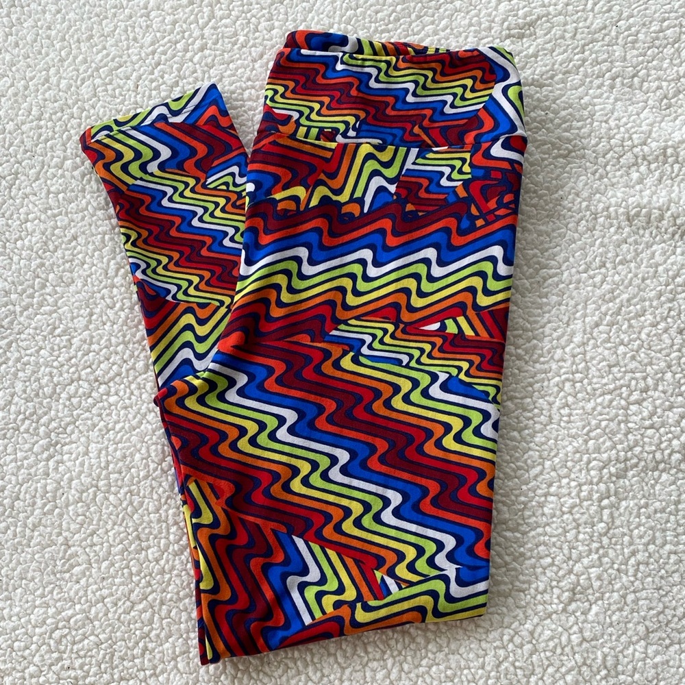 LULAROE Women’s Multi-Colored Wavy Leggings Size TC2 18+